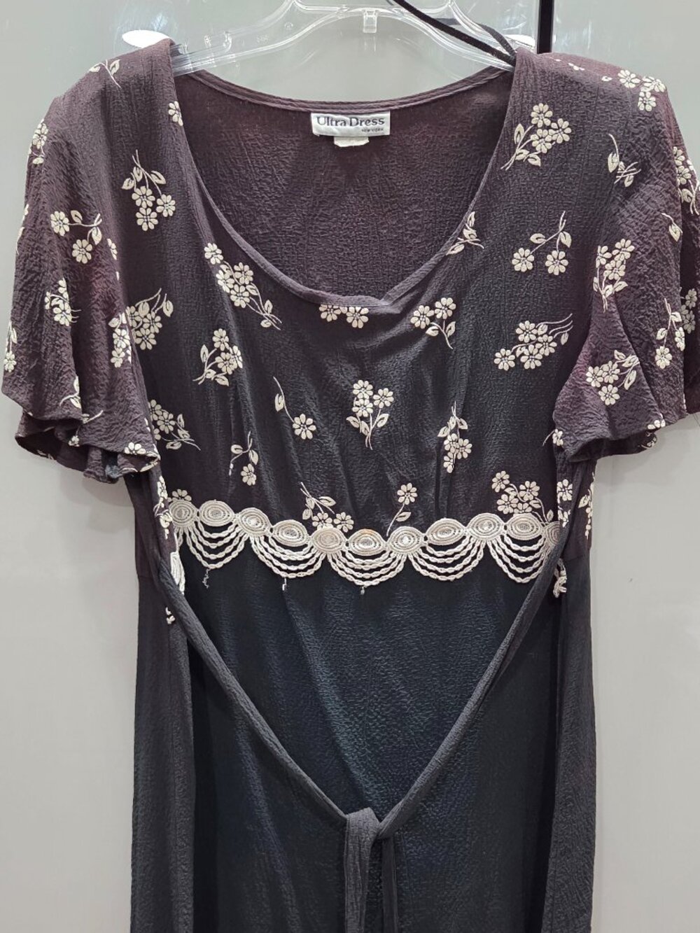 green floral short-sleeve dress features a decorative cream lace trim